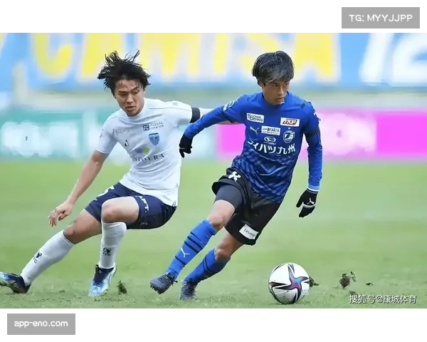 秋田蓝闪电与大分三神上半场鏖战激烈双方防线稳固比分暂时维持零比零 秋田蓝闪电与大分三神上半场鏖战激烈双方防线稳固比分暂时维持零比零